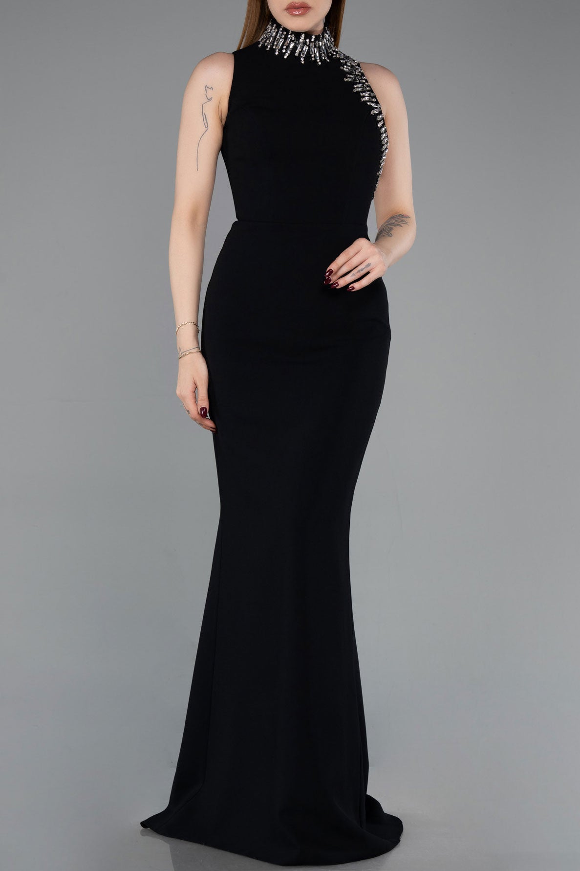 ビジューハイネックアシンメトリーオープンバックロングドレスM(38)サイズ