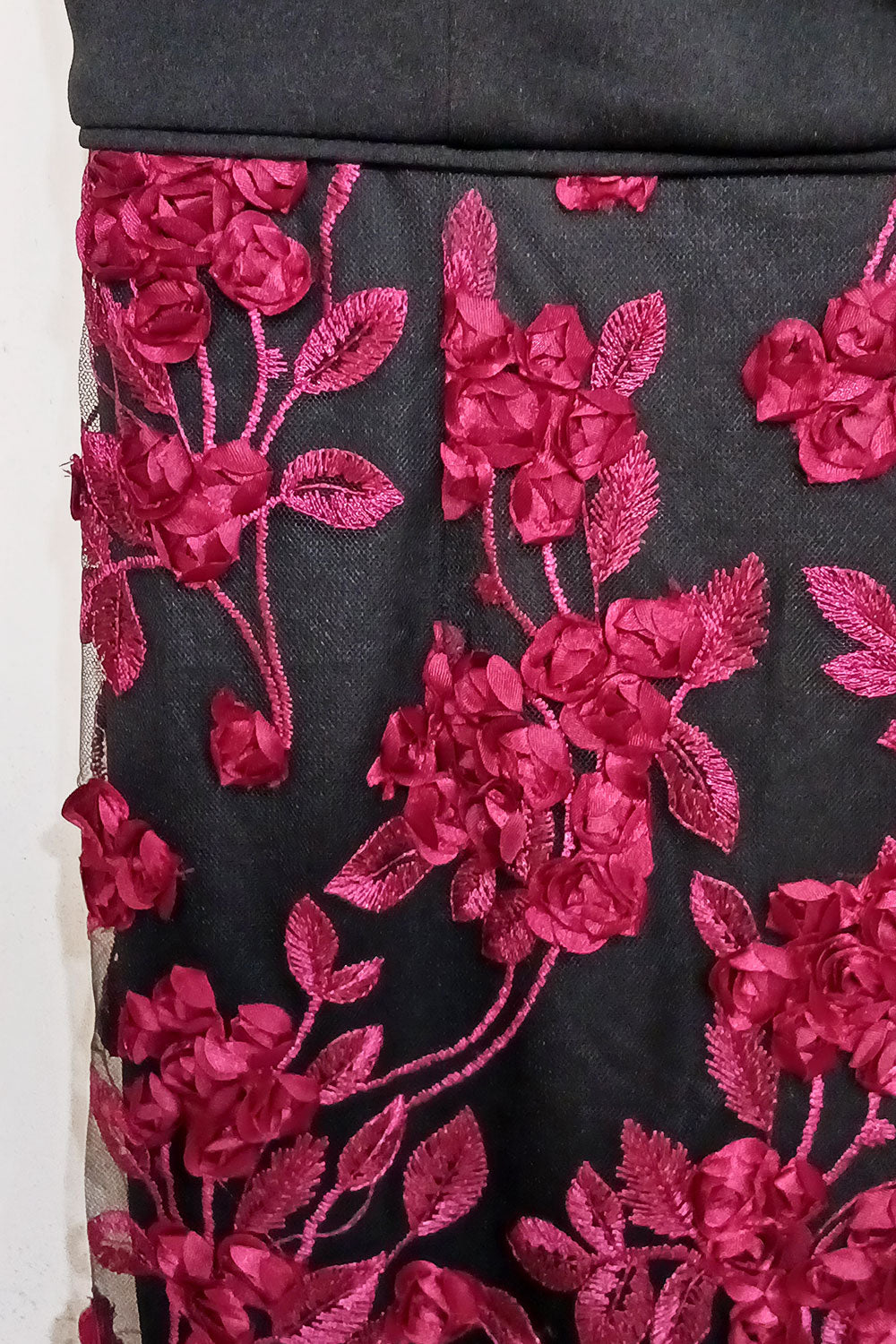 オフショルダーフラワー刺繍ドレスブラック×レッドMサイズ