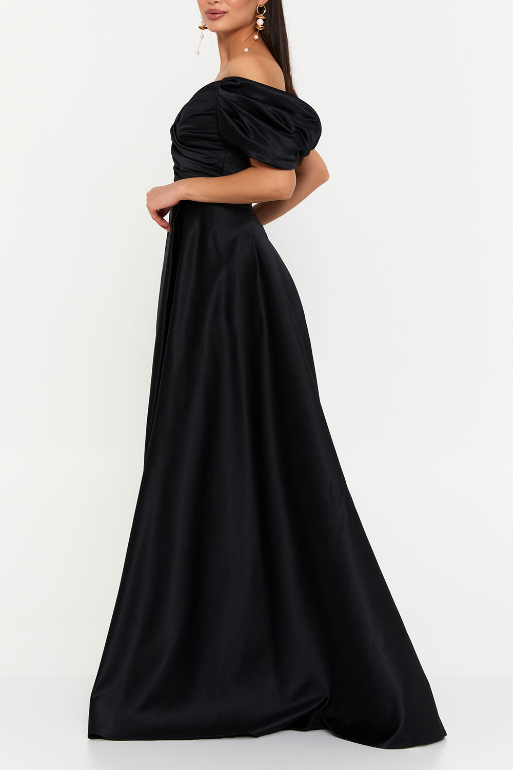 オフショルダードレープクロスサテンロングドレスブラックSサイズ(38)