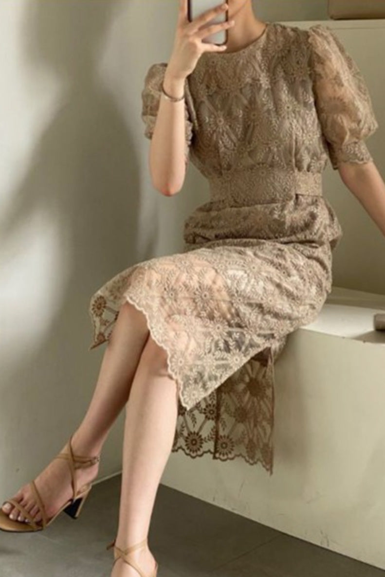 エンブロイダリーレースハーフスリーブミディドレスキャメルフリーサイズ