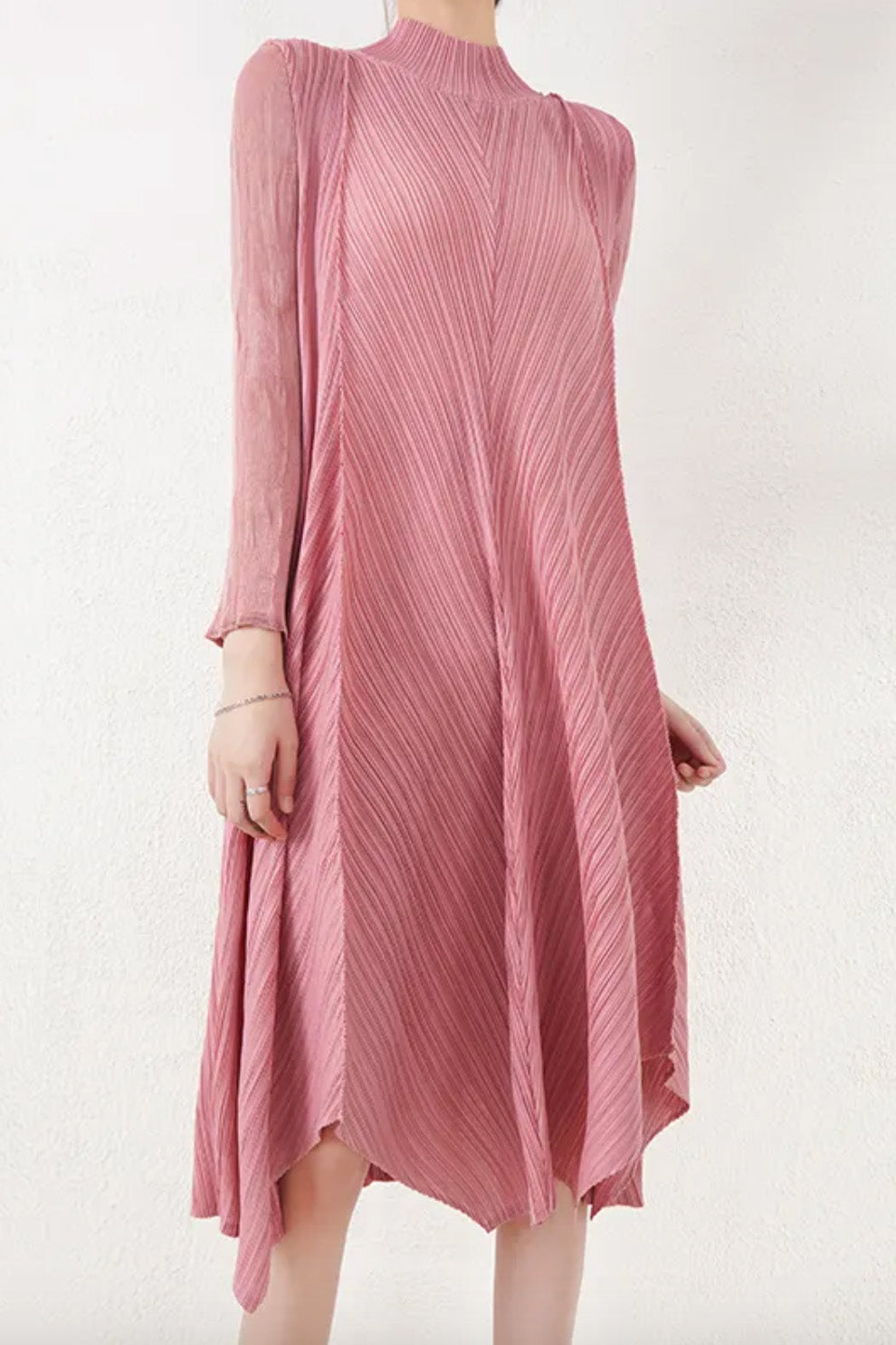 プリーツスタンドネックミディドレスピンクフリーサイズ
