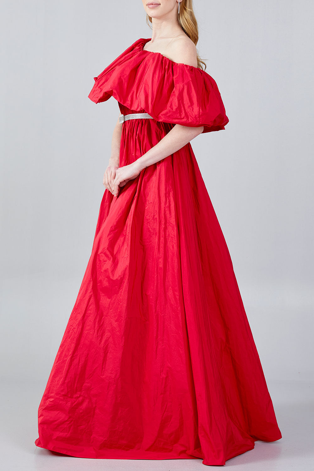 ボリュームオフショルダーAラインドレスレッドLサイズ(42) (シルバーベルト付き)