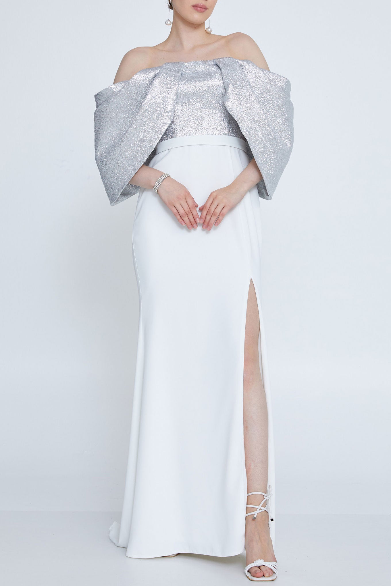 メタリックオフショルダーロングドレスシルバー×ホワイトLサイズ(40)
