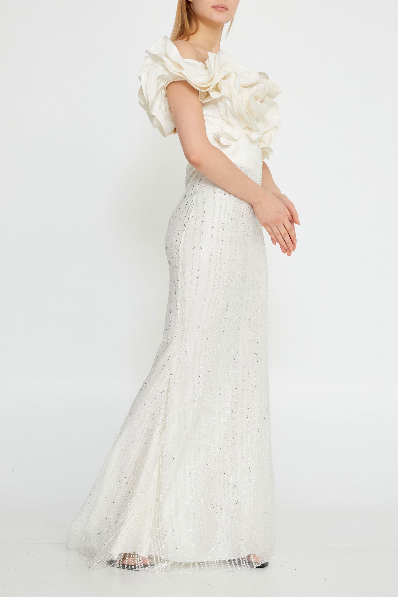 フリルオフショルダーマーメイドドレスエクリュ(44)サイズ