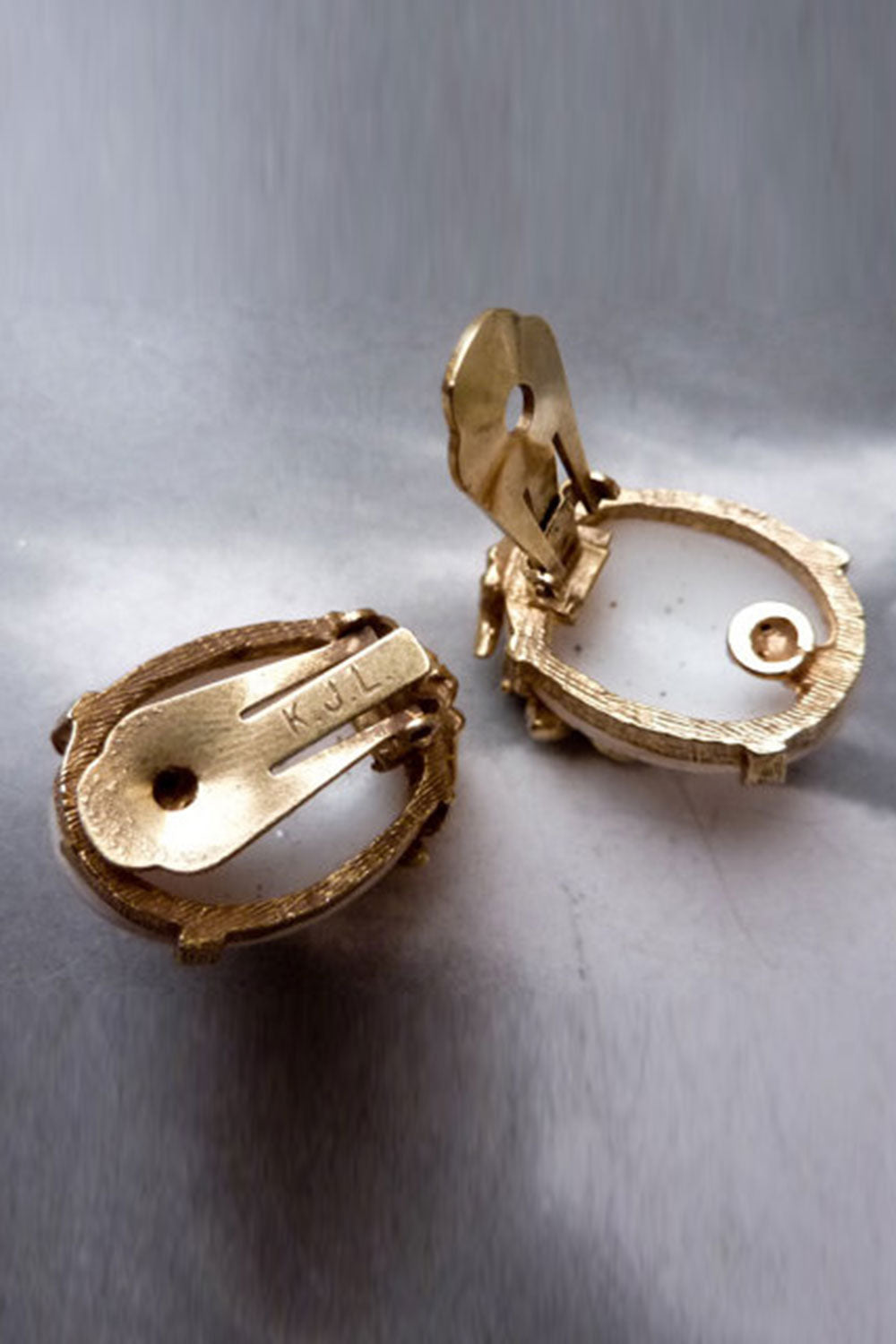 エナメルイヤリング・ホワイト