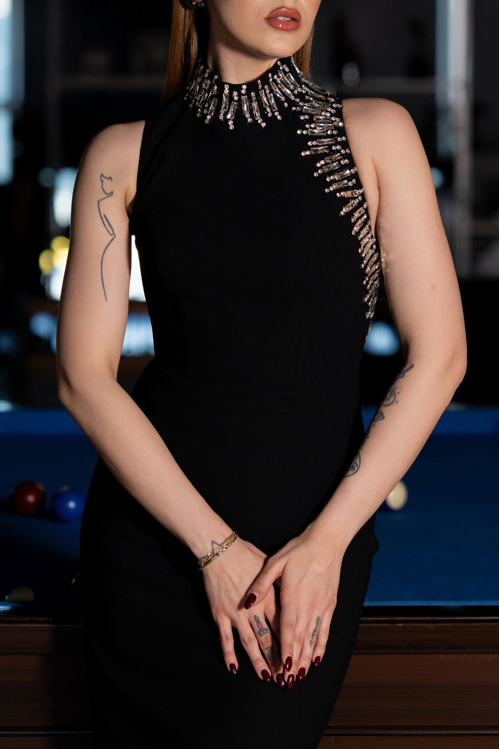 ビジューハイネックアシンメトリーオープンバックロングドレスM(38)サイズ