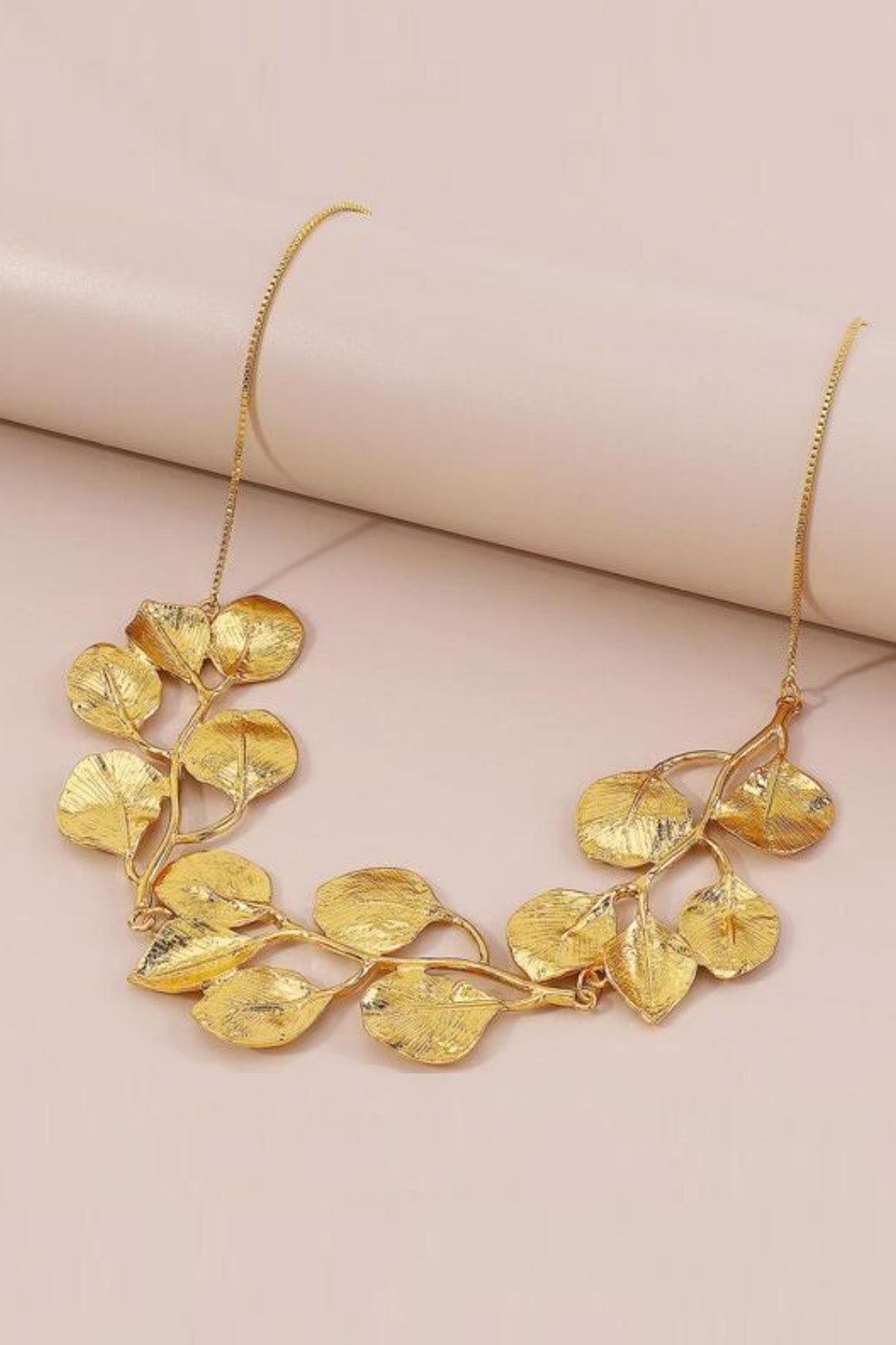 ゴールドリーフプレートネックレス