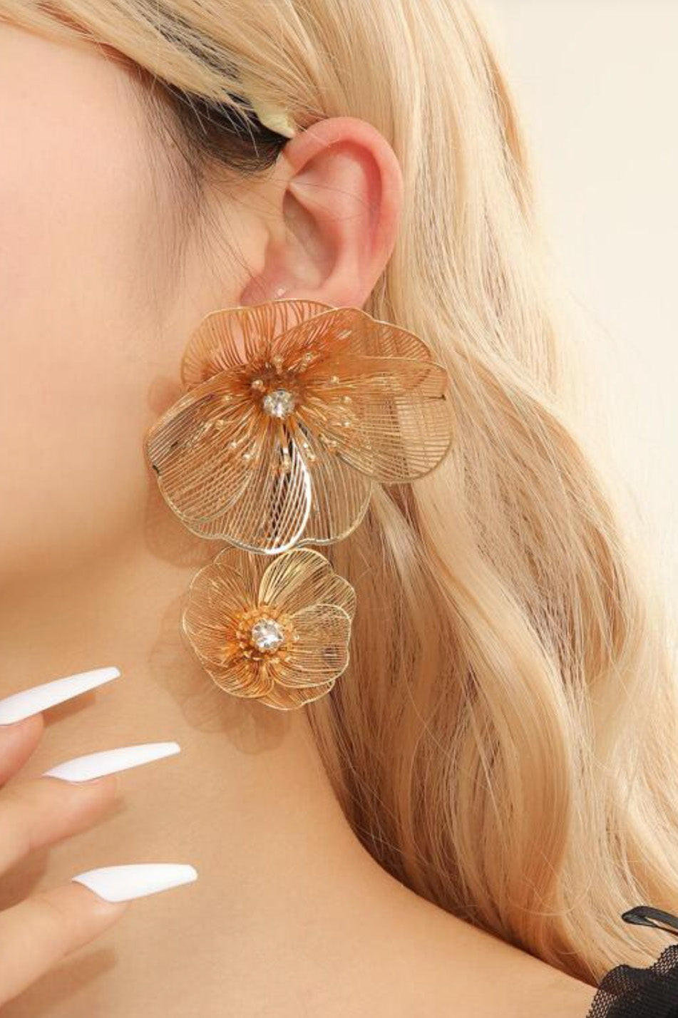 ラインストーン付きビックフラワーピアスゴールド(片耳タイプ)