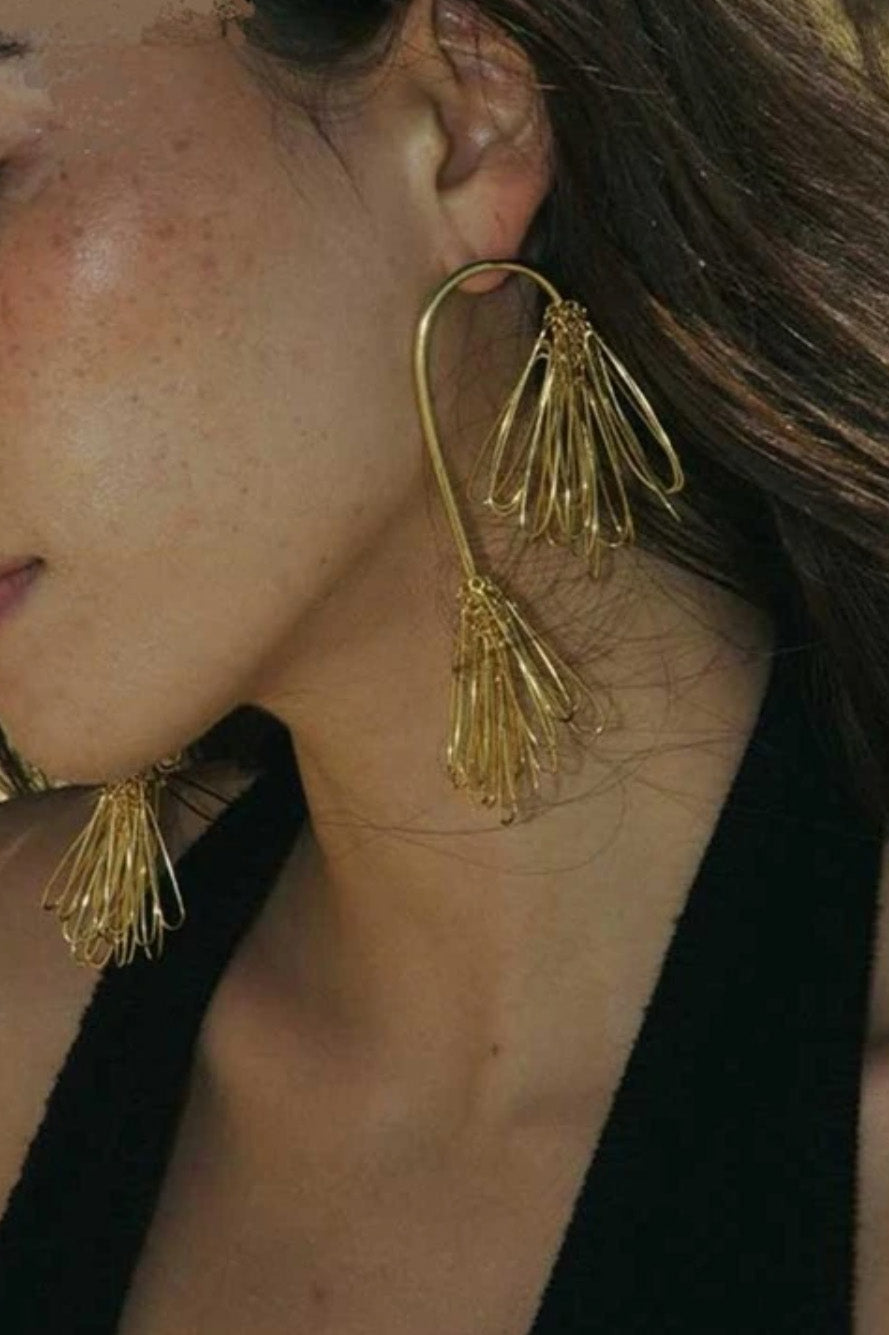 フラワーモチーフドロップピアスゴールド