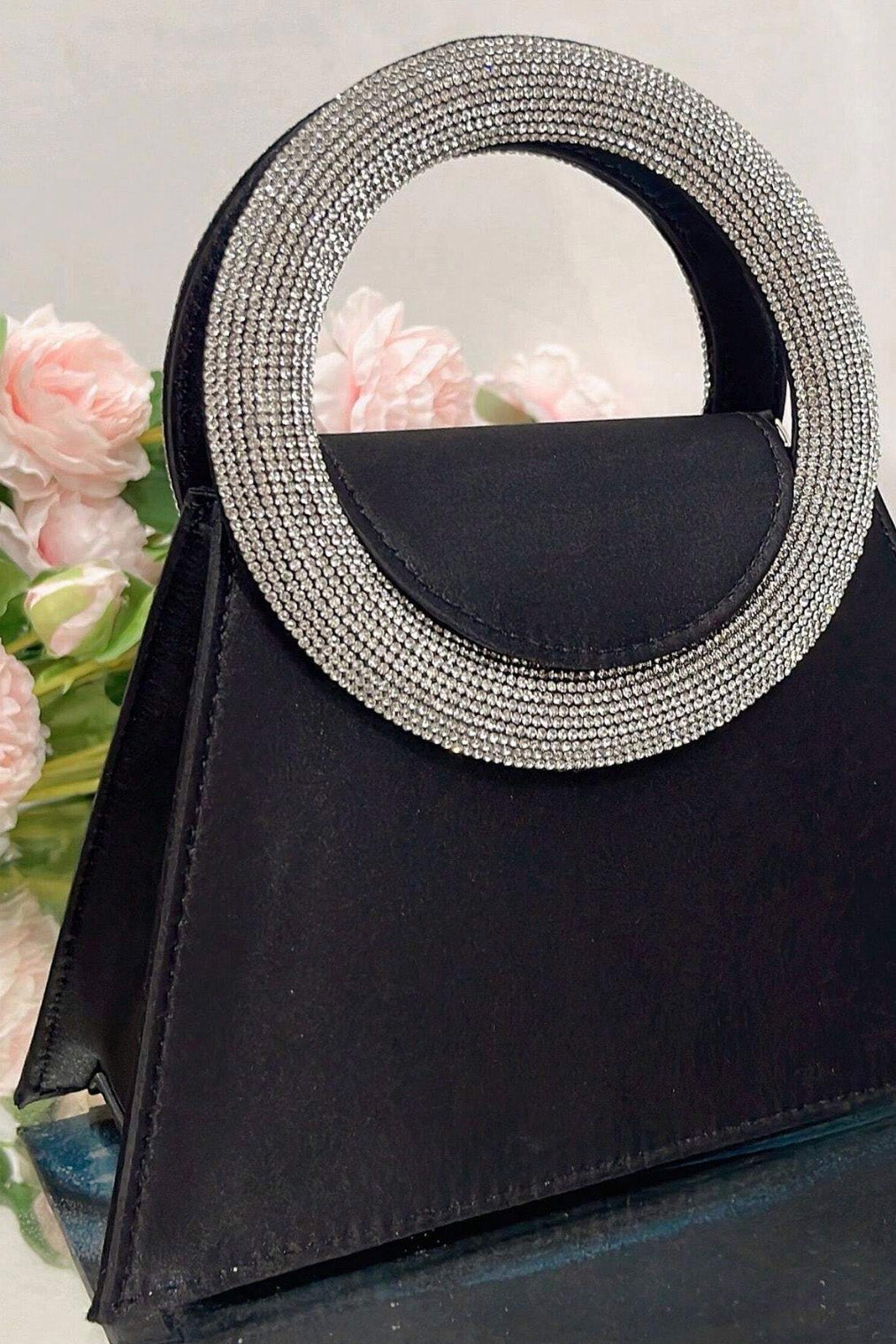 サテンラウンドハンドルクラッチブラック