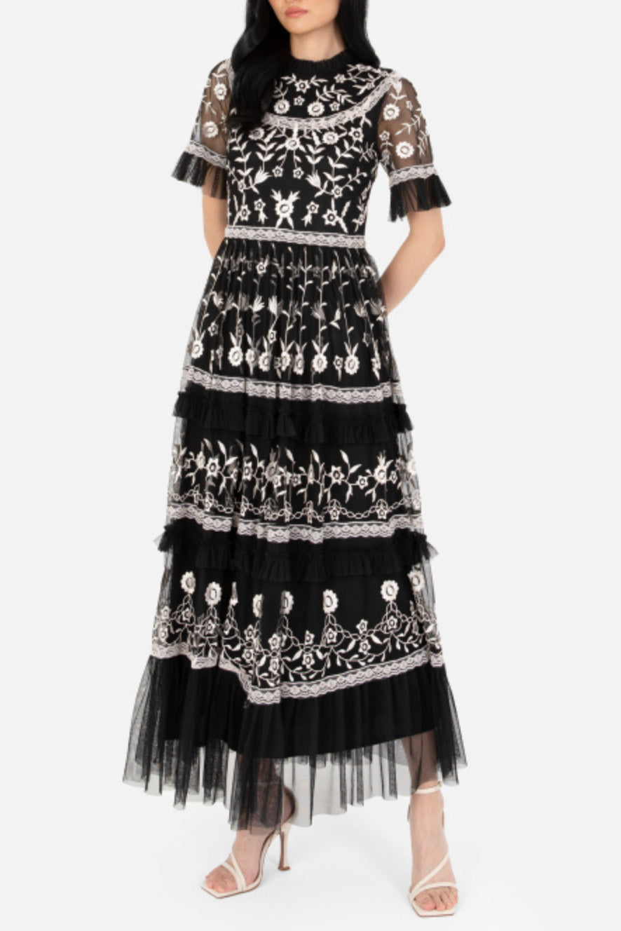 エンブロイダリーティアードロングドレスブラックアンドホワイトMサイズ