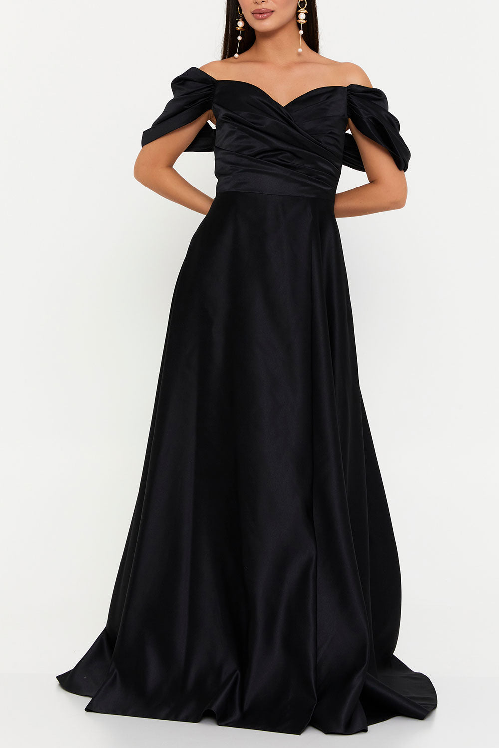 オフショルダードレープクロスサテンロングドレスブラックSサイズ(38)