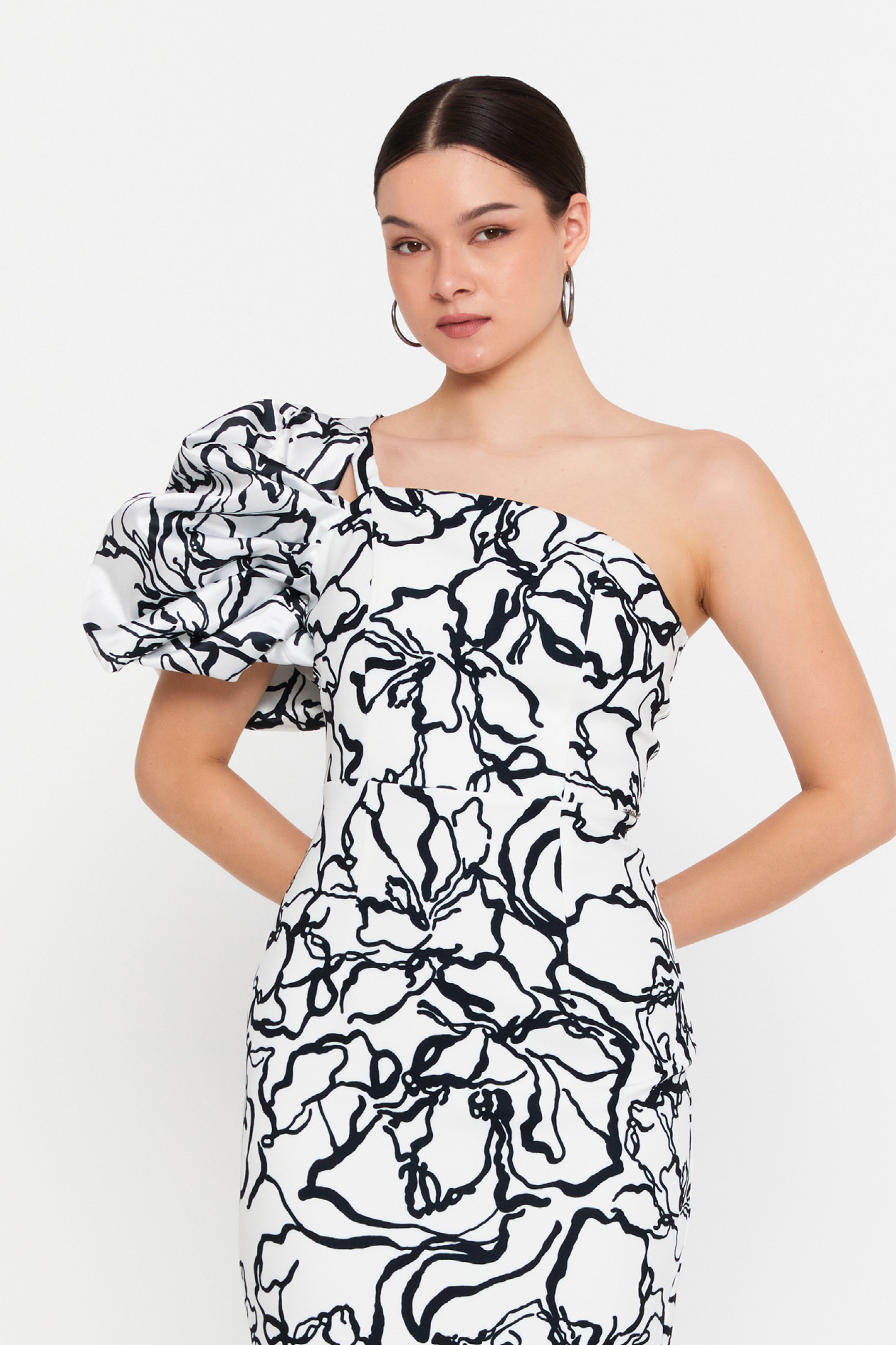 プリントボリュームワンショルダーロングドレスブラック×ホワイトXLサイズ(40)