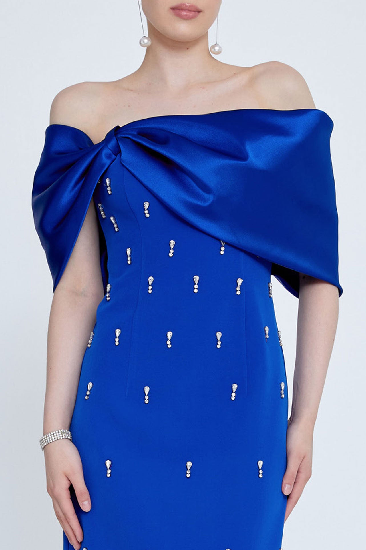 サテンケープスレンダーロングドレスロイヤルブルーMサイズ(40)