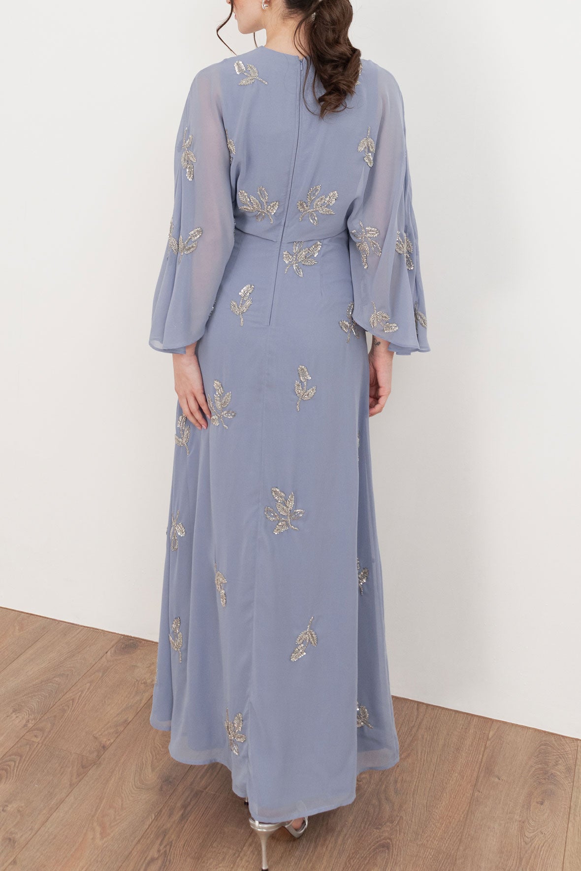 ボタニカル刺繍ケープスリーブマキシドレスペールブルーMサイズ