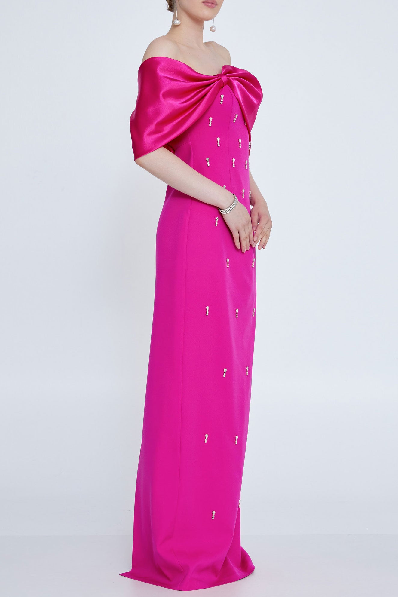 サテンケープスレンダーロングドレスフューシャピンクSサイズ(38)