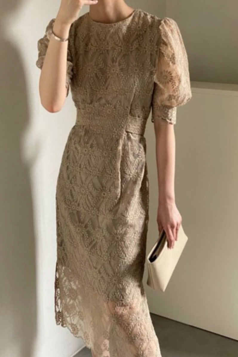 エンブロイダリーレースハーフスリーブミディドレスキャメルフリーサイズ