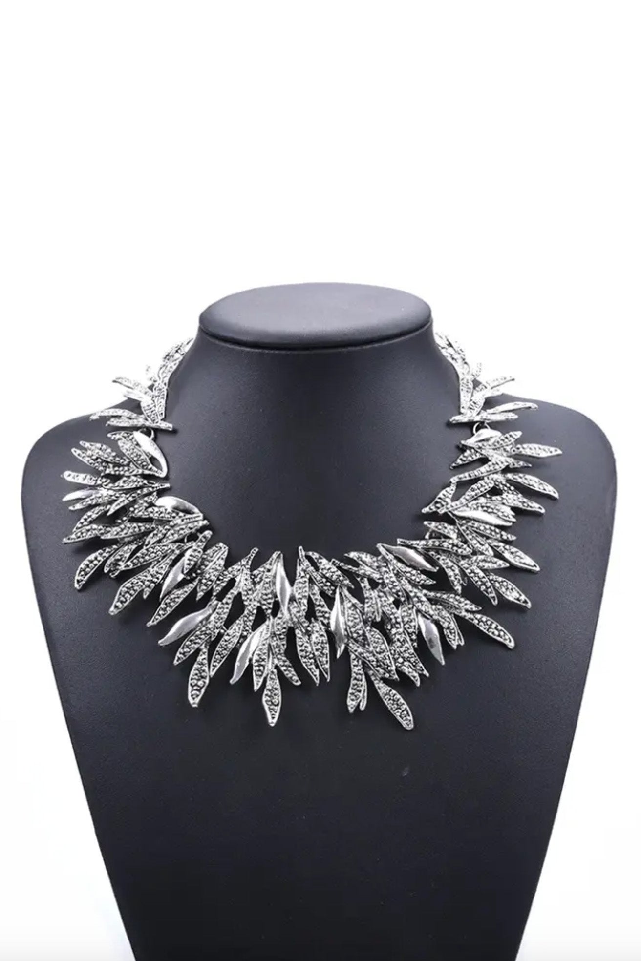 ヴィンテージデザインプレートネックレスゴールド