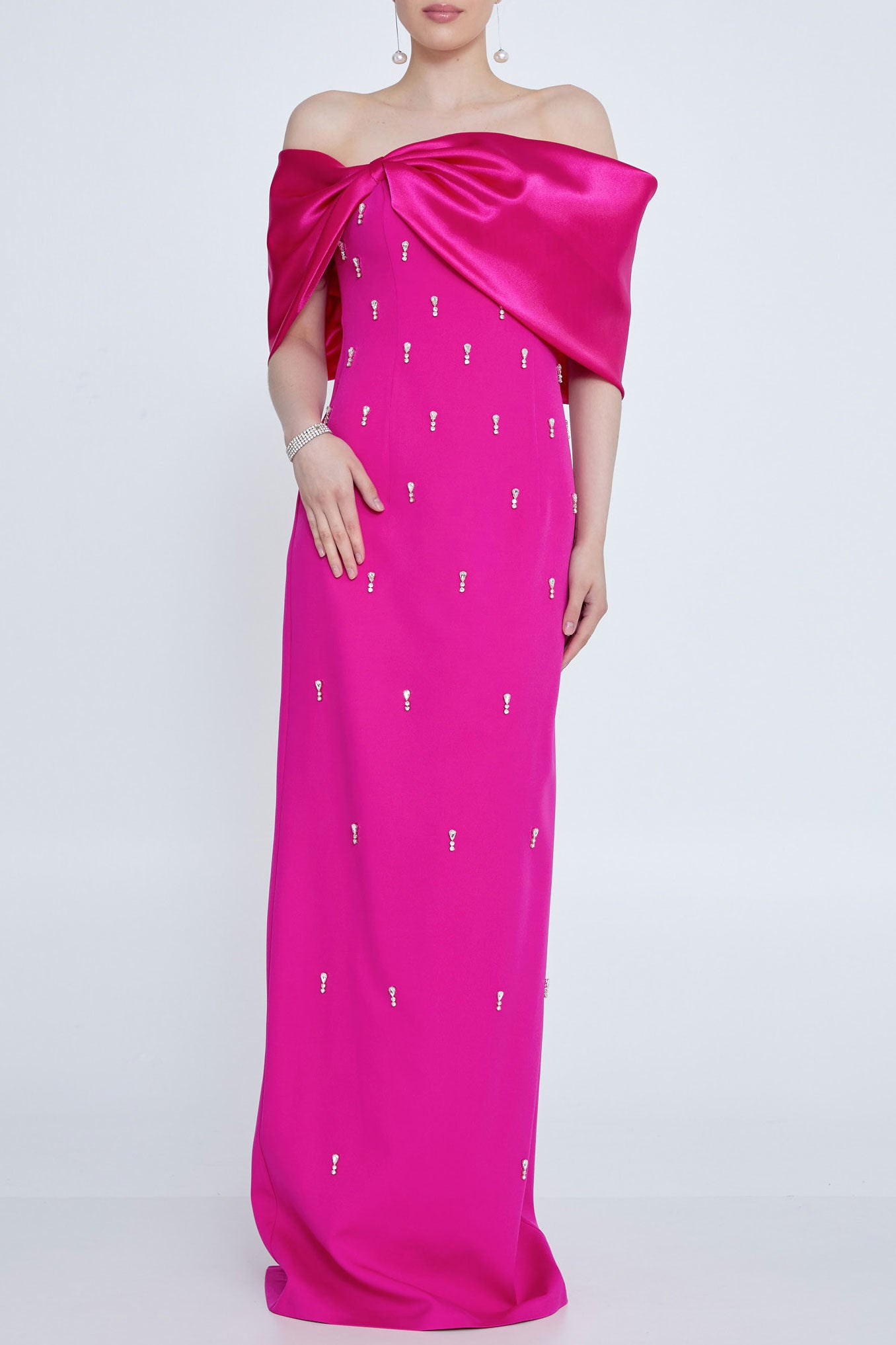 サテンケープスレンダーロングドレスフューシャピンクSサイズ(38)