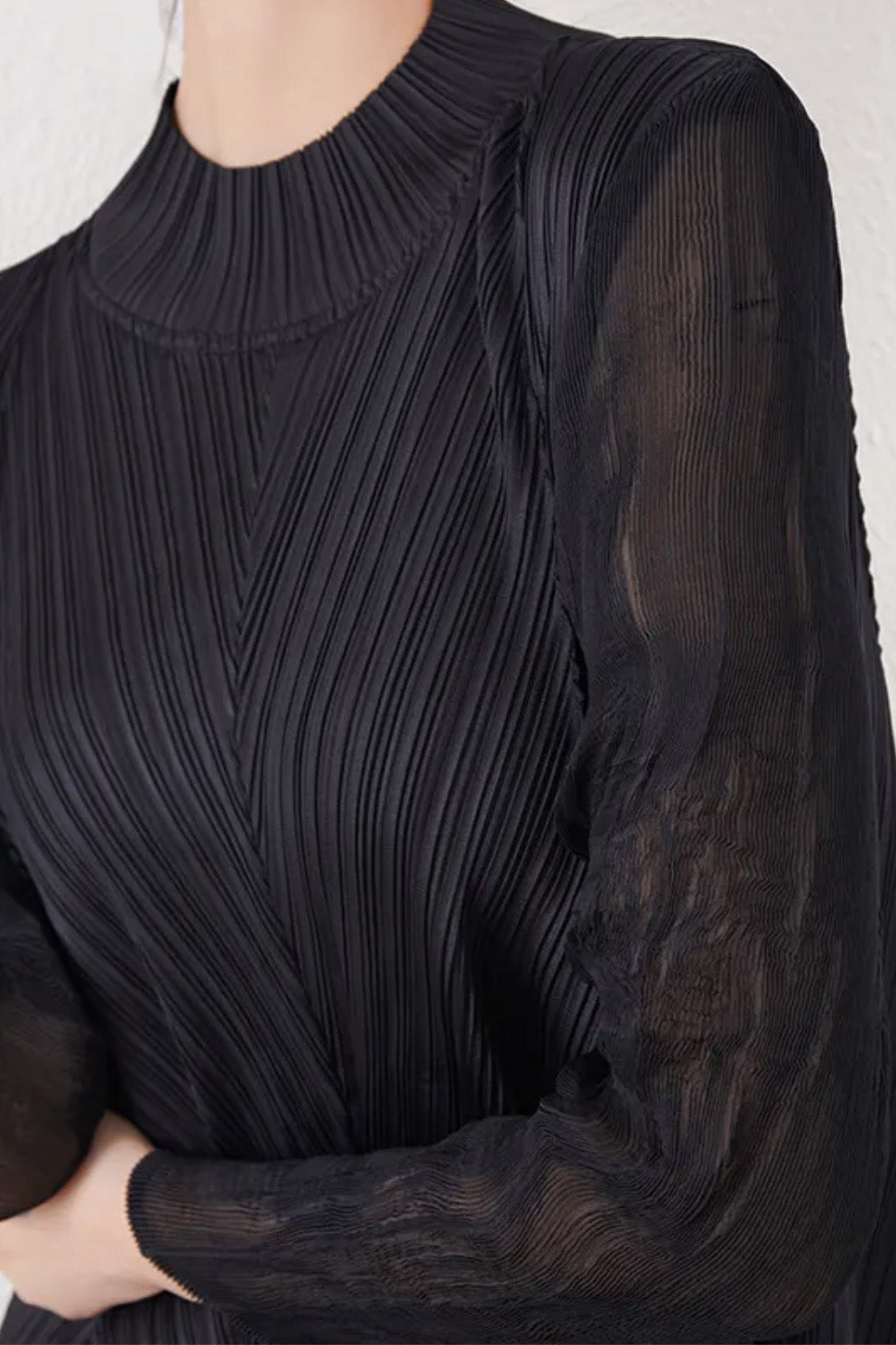 プリーツスタンドネックミディドレスブラックフリーサイズ