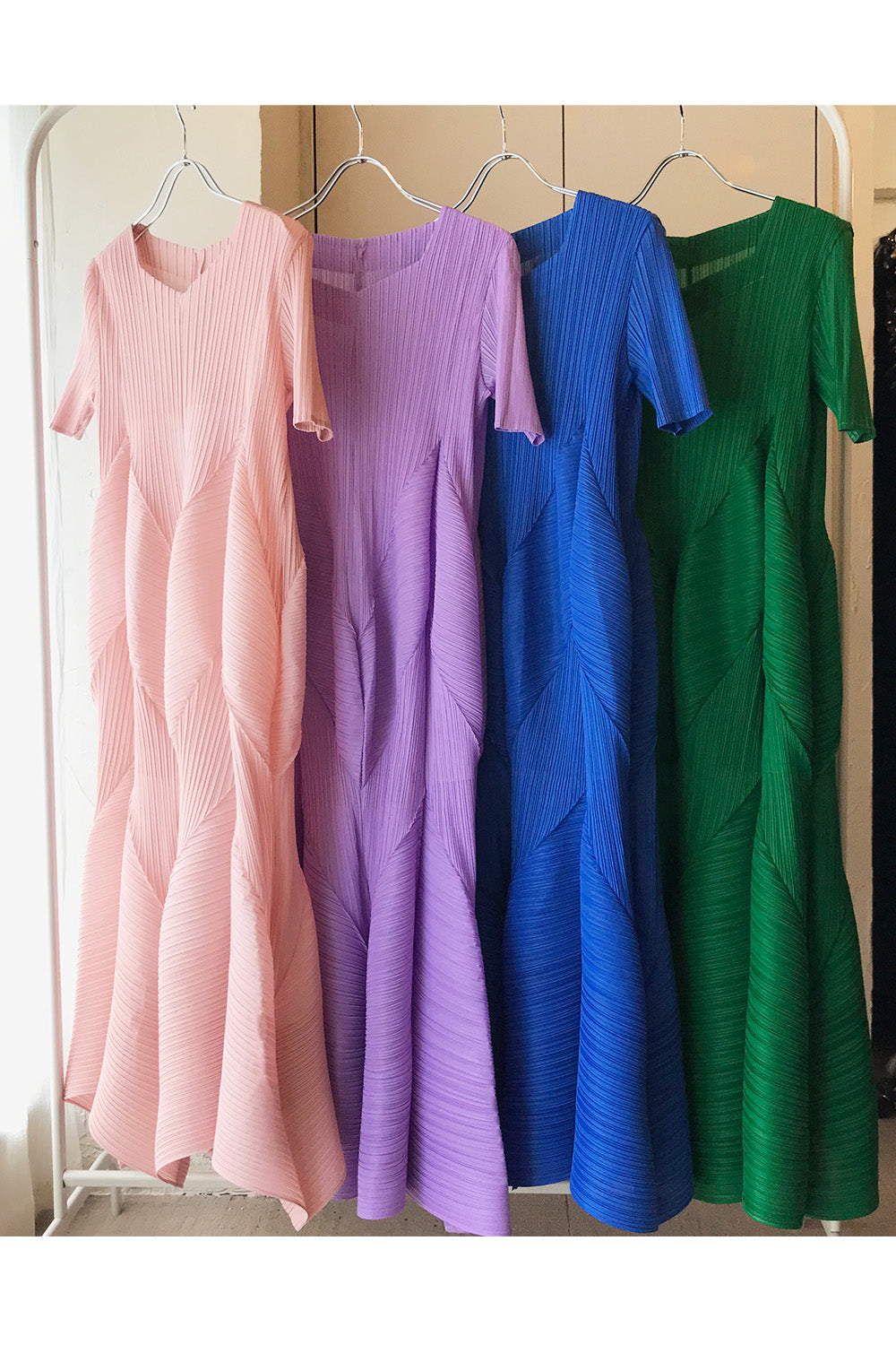 イレギュラープリーツミディドレスグリーンフリーサイズ