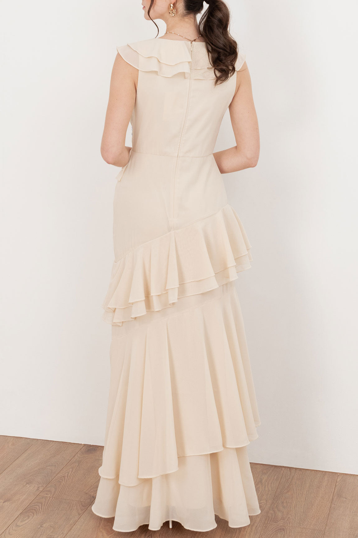 ビジューラッフルスリーブアシンメトリーティアードドレスアイボリーMサイズ