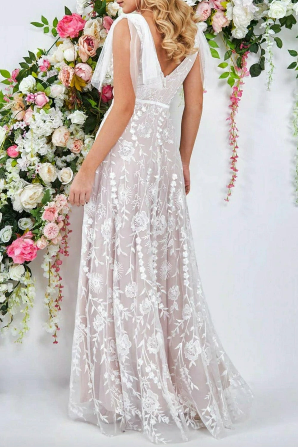 VネックエンブロイダリーロングドレスホワイトMサイズ