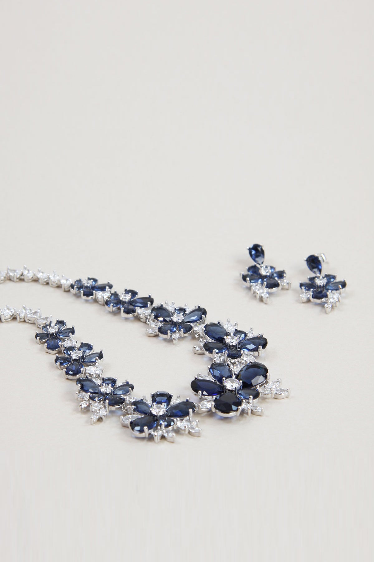 クリアフラワーネックレスピアスセットネイビー