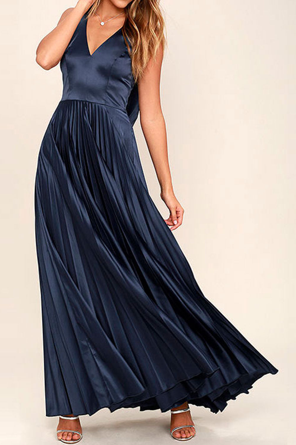 ホルターネック・プリーツサテンロングドレス・ネイビー・Sサイズ