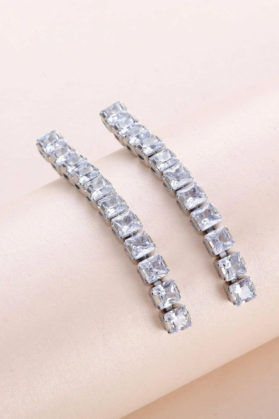 ジルコンピアス