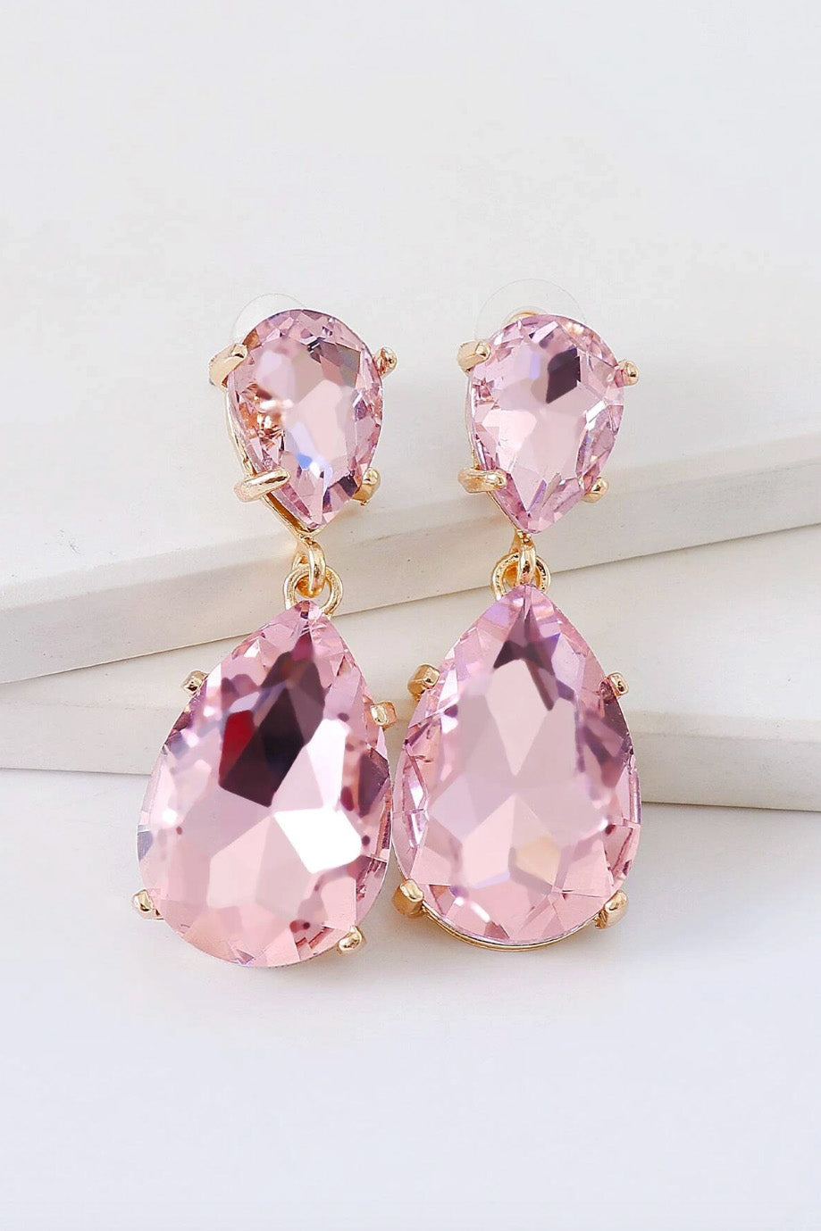 ティアドロップピアスピンク