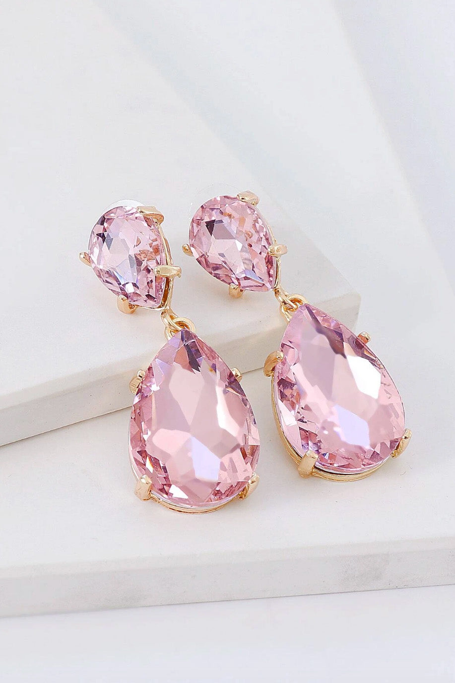 ティアドロップピアスピンク