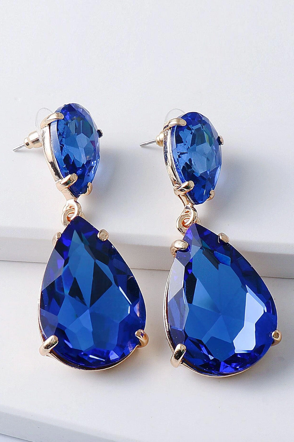 ティアドロップピアスブルー