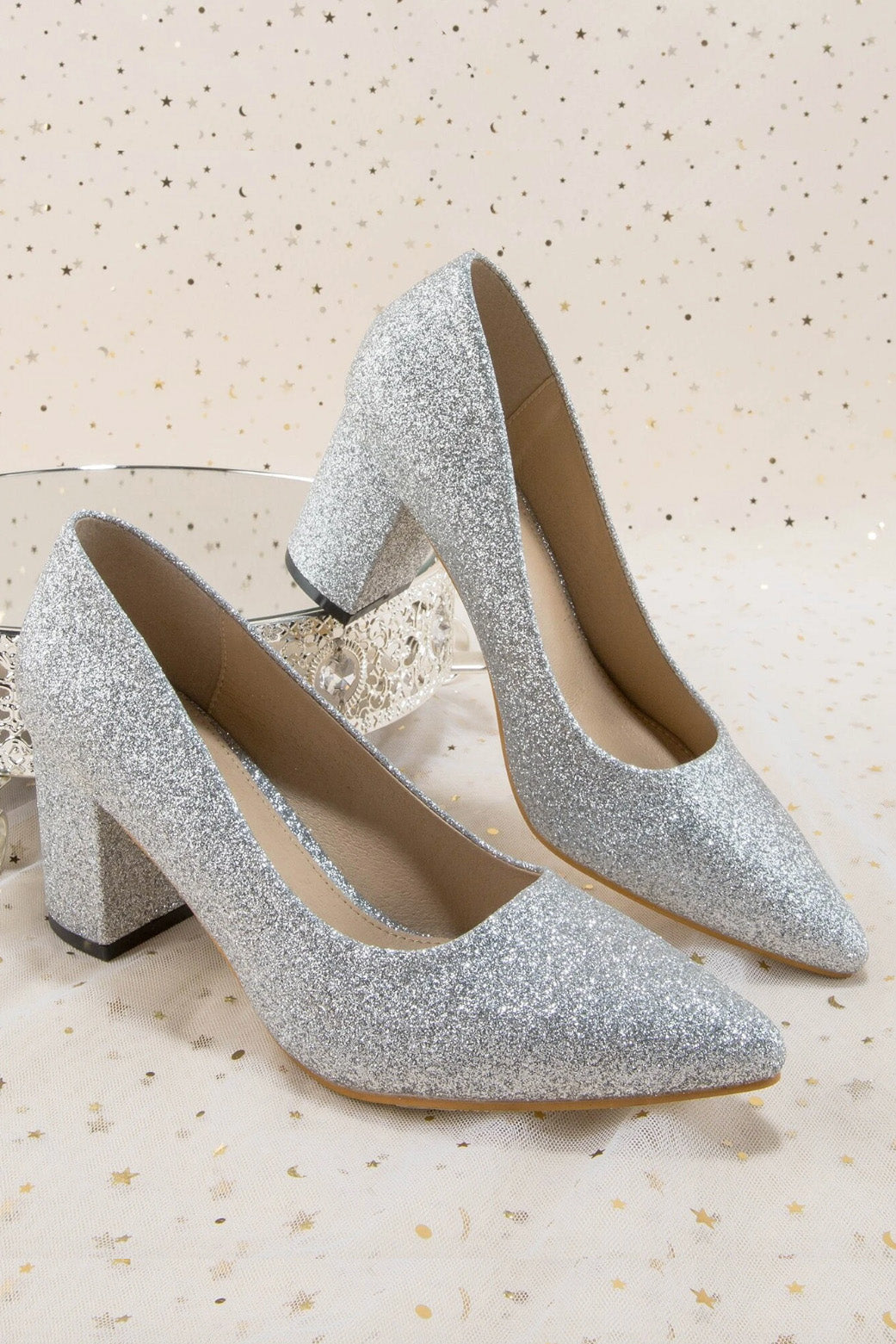 ポインテッドトゥシャイニーパンプスシルバーSサイズ(36)